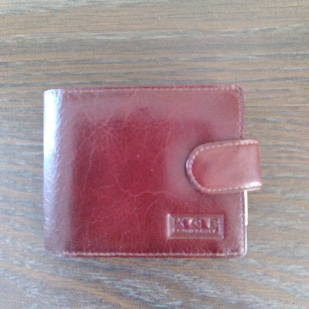 Elegant Leather Wallet, Made in Europe, Multiply deviders